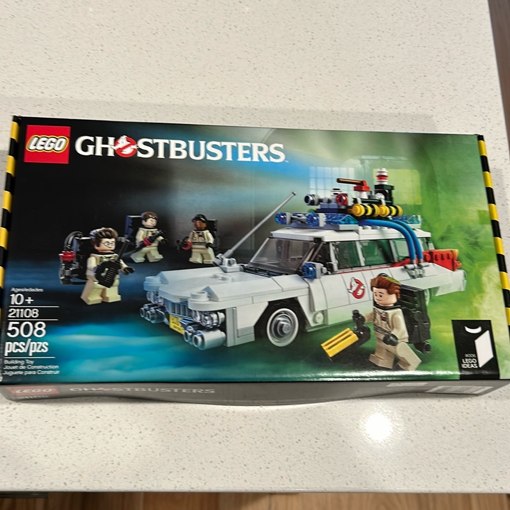 Lego ghostbusters car and people. NIB. 21108